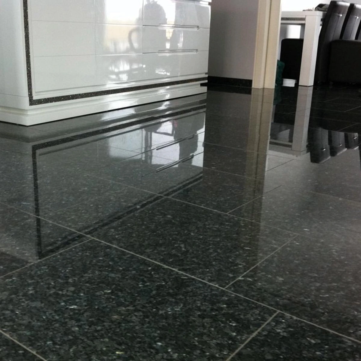 HG Natuursteen Reiniger Glansvloeren 1L - Marmer & Natuursteen - Streeploos Schoon - 20 Dweilbeurten 4 HG Natuursteen Reiniger Glansvloeren 1L - Marmer & Natuursteen - Streeploos Schoon - 20 Dweilbeurten - Afbeelding 4