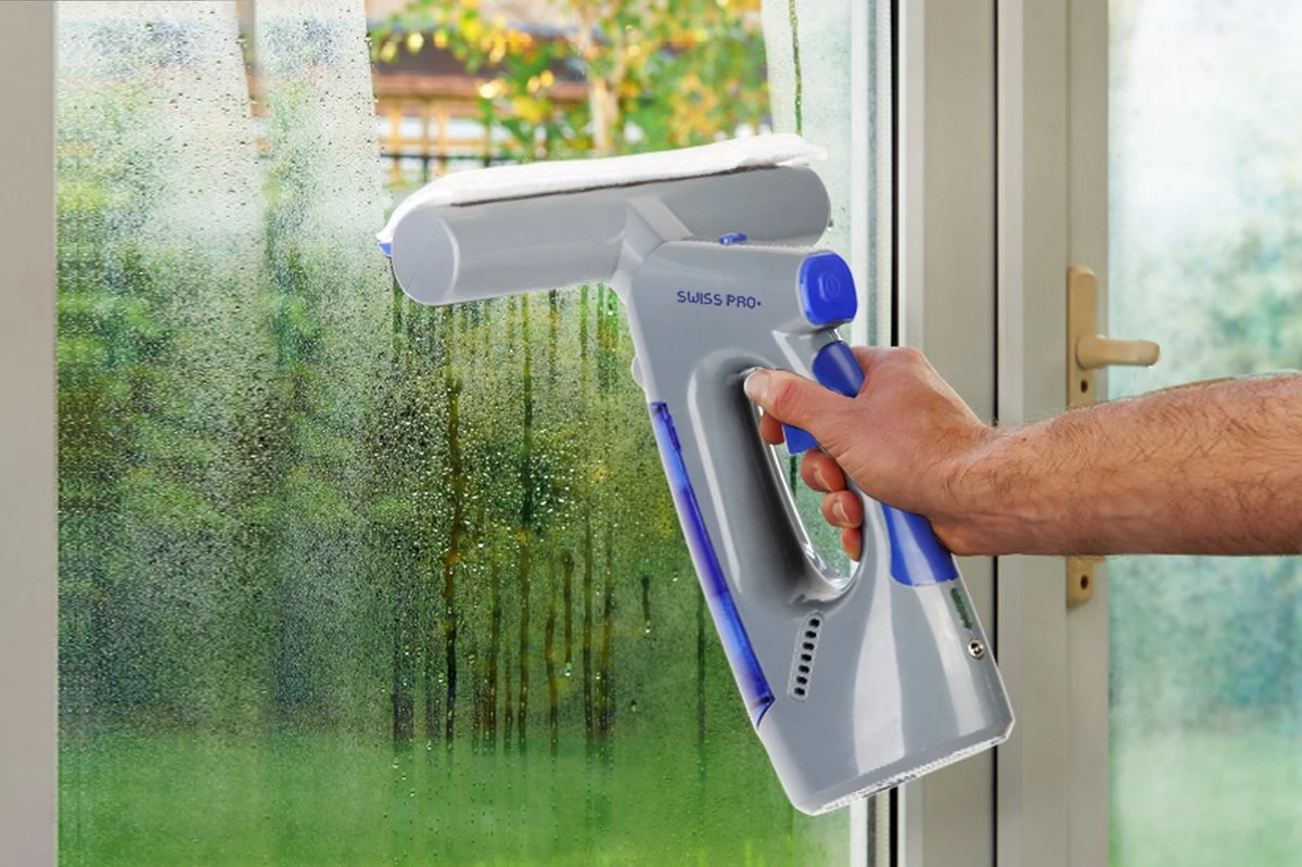Swiss Pro+ Ruitenreiniger 3 In 1 WV 2 Blue Edition Window Vac - Ca. 120 M² - Waterzuiger - Incl. Smalle Zuigmond - Oplaadbaar - Raamwisser - Streeploos - Clicksystem - 2 Microvezeldoekjes - Met Sprayfunctie - Low Noise - Hepafilter 4 Swiss Pro+ Ruitenreiniger 3 In 1 WV 2 Blue Edition Window Vac - Ca. 120 M² - Waterzuiger - Incl. Smalle Zuigmond - Oplaadbaar - Raamwisser - Streeploos - Clicksystem - 2 Microvezeldoekjes - Met Sprayfunctie - Low Noise - Hepafilter - Afbeelding 4