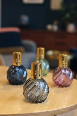 Ashleigh & Burwood Lampenolie Geurolie - Freesia & Orchid 250 Ml -Ajax® Verkoop 800x1200 6