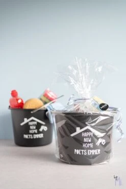 ByMi| Poetsemmer Happy New Home | Cadeautje Huis |Housewarming |Nieuwe Woning | Gepersonaliseerd -Ajax® Verkoop 801x1200